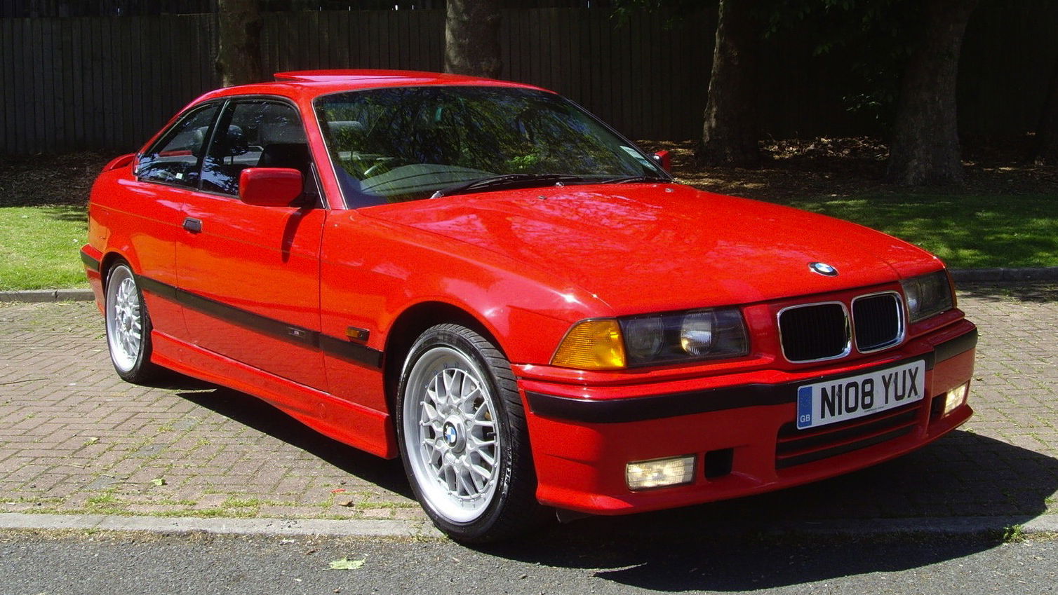 The E36 328i Sport Is The Junior M3 That Every BMW Fanboy Should Try At Least Once