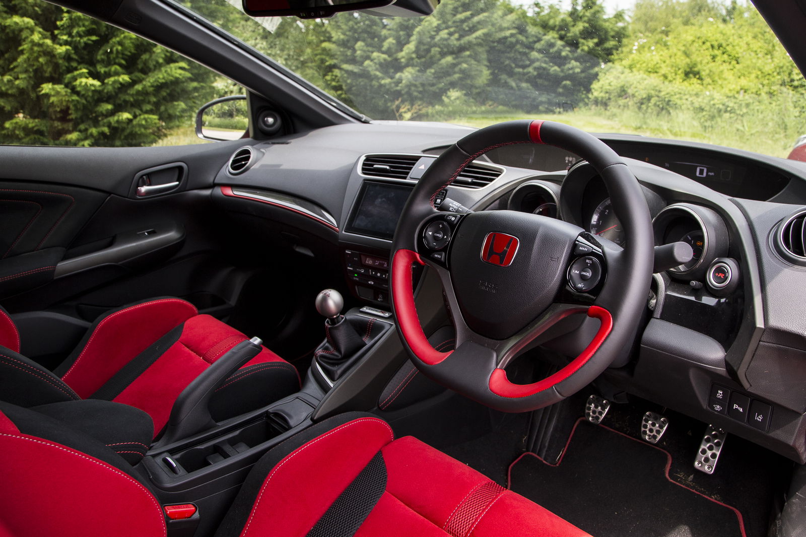 Why I’d Have A Renaultsport Megane Cup-S Over The Faster And Crazier Honda Civic Type R