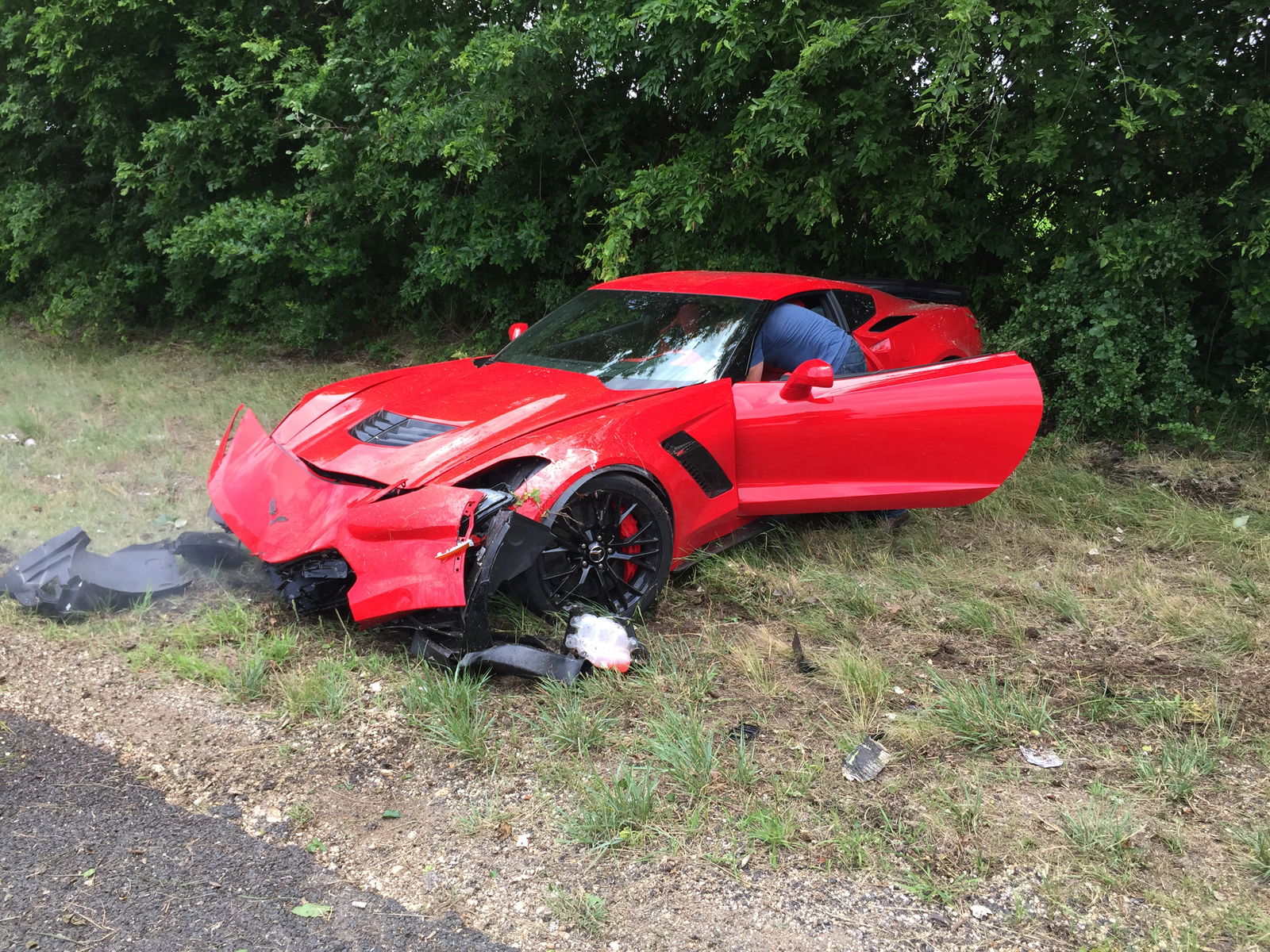 UPDATE: Inexperienced C7 Corvette Z06 Driver Crashes His Pride And Joy Into A Tree