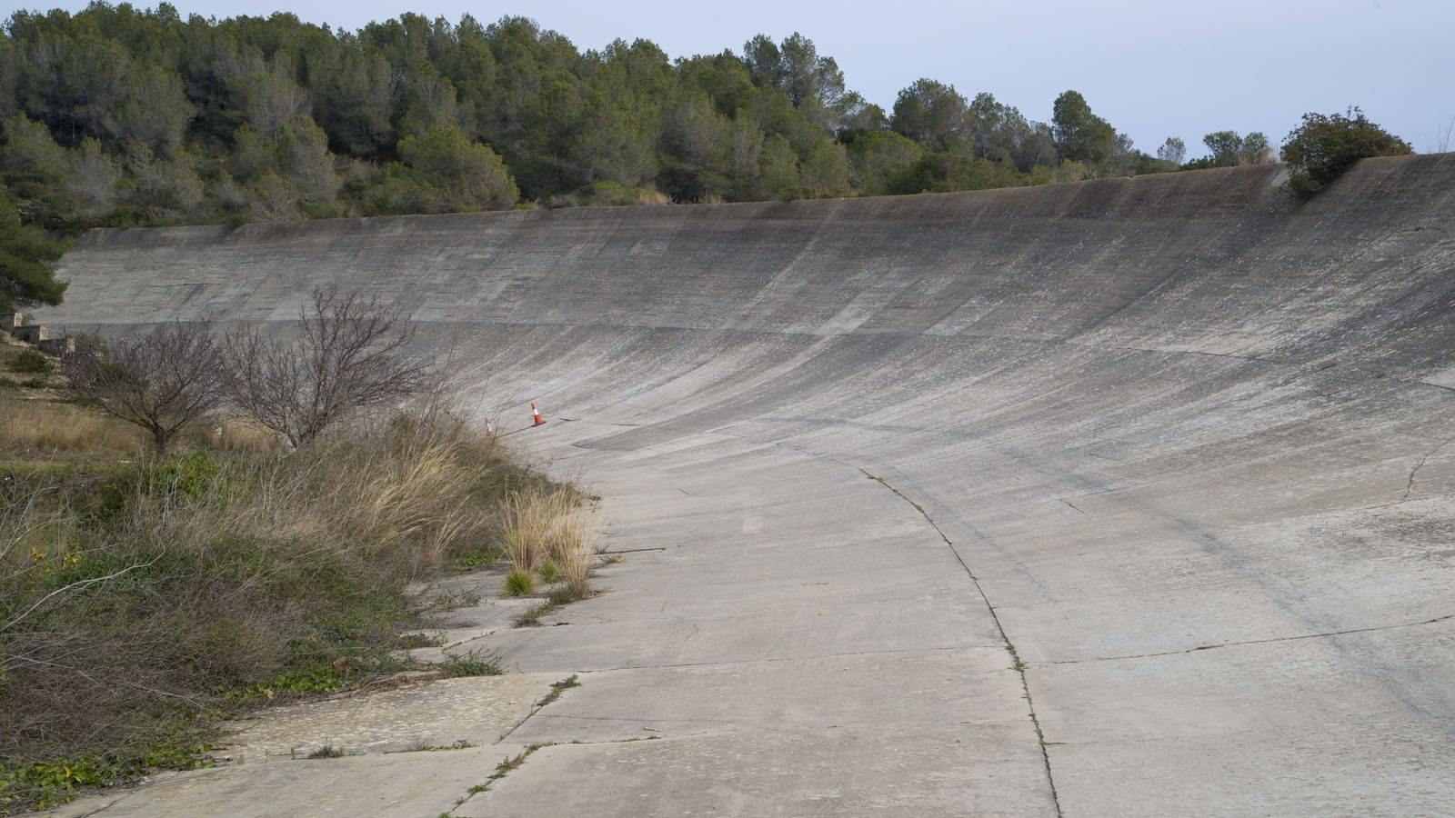 I Drove On A Terrifying Concrete Oval Circuit That's Been Abandoned Since The 50s