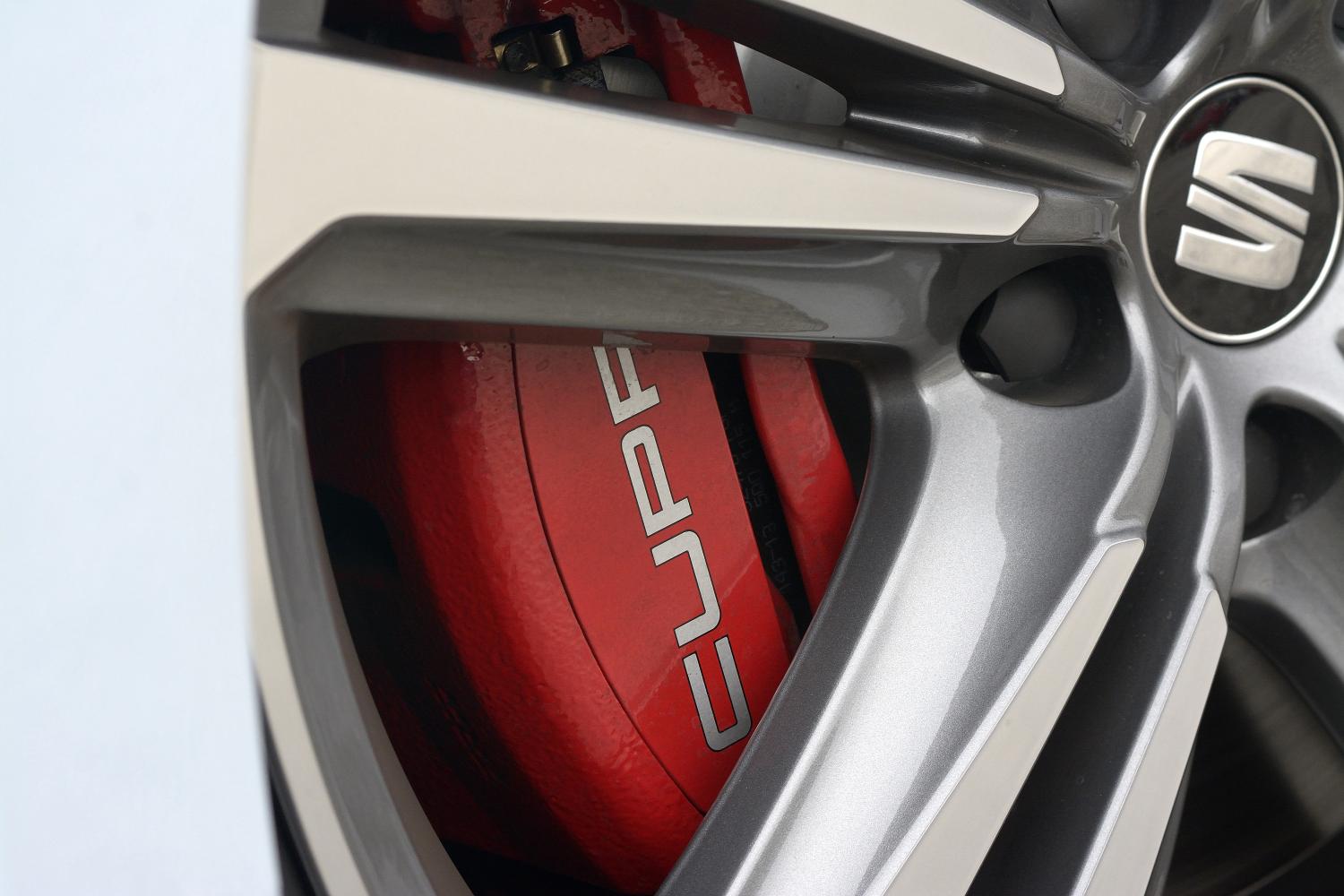 The Seat Leon Cupra 280's Front Locking Diff Proves FWD Isn't Always Wrong-Wheel Drive