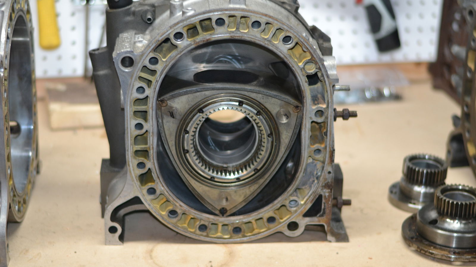 The Problem With Rotary Engines: Engineering Explained