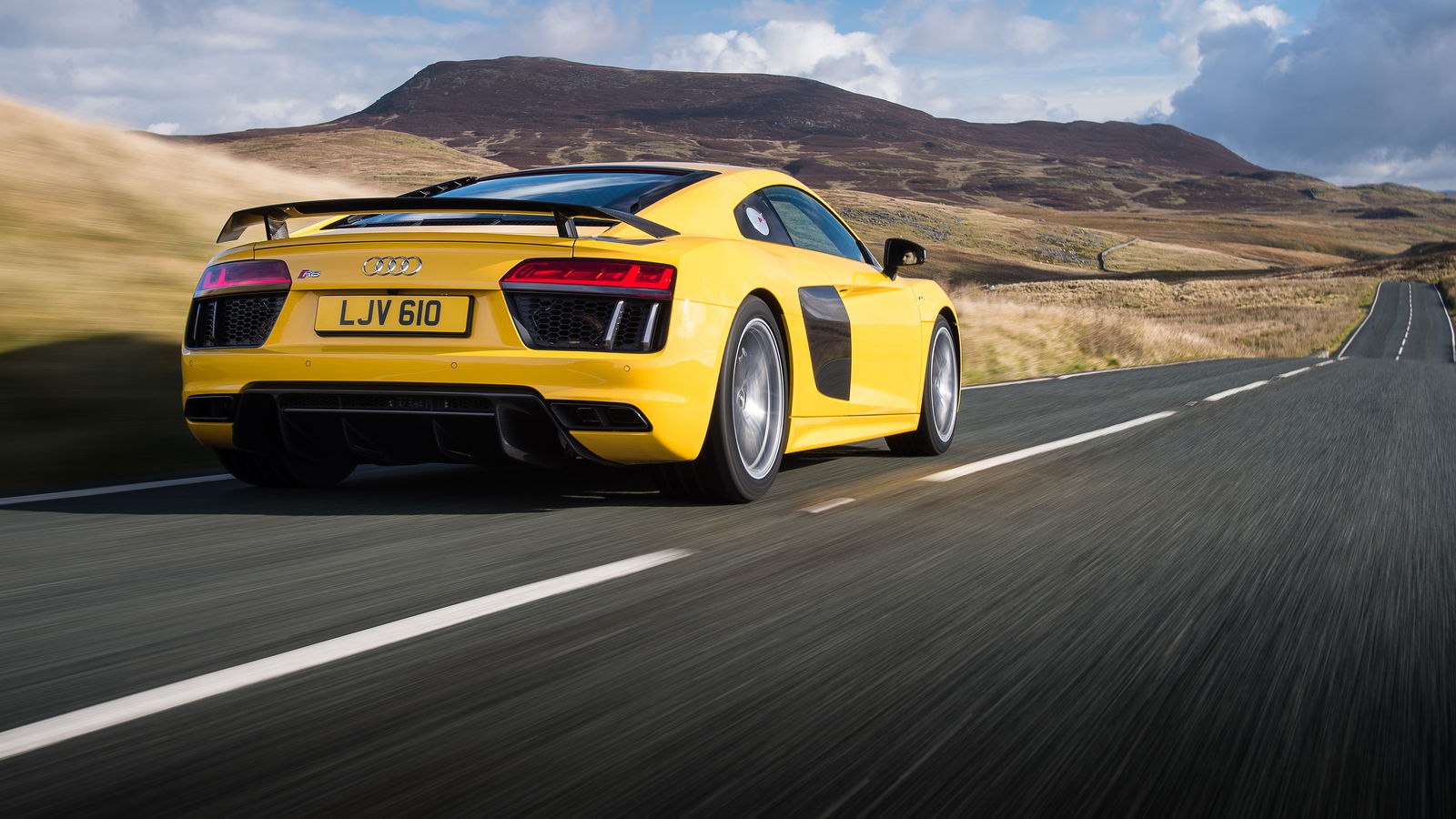 The New Audi R8 V10 Is A Beautiful 600bhp Monster You Really Can Use As A Daily