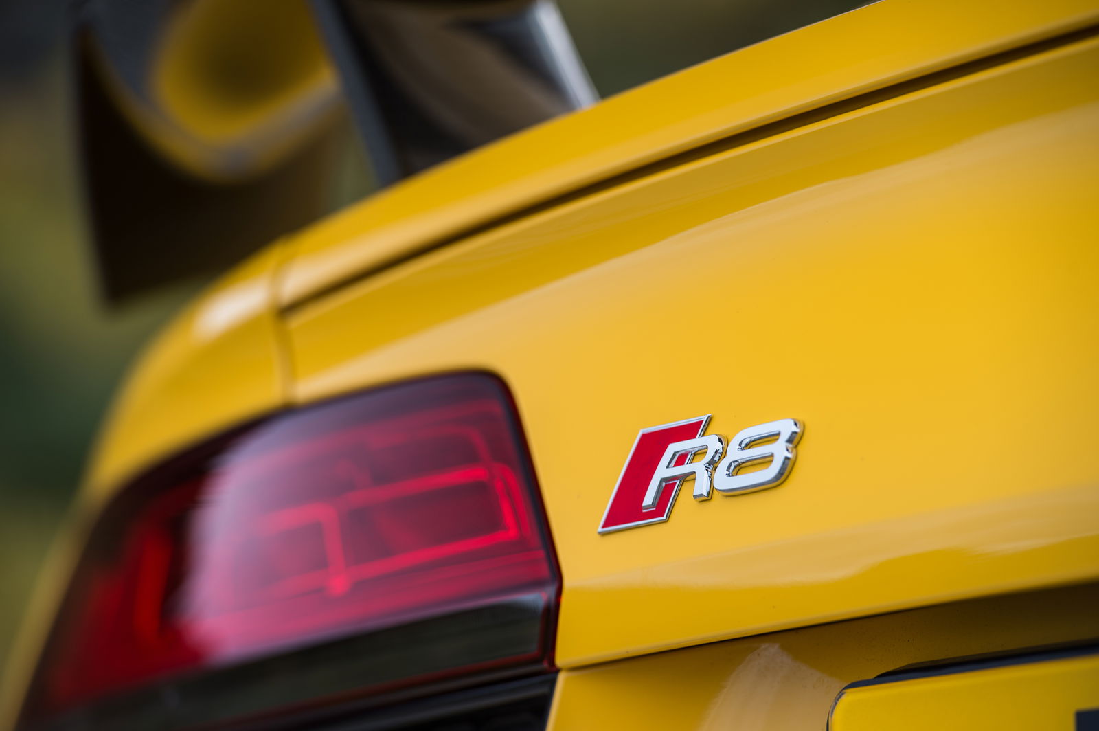 The New Audi R8 V10 Is A Beautiful 600bhp Monster You Really Can Use As A Daily