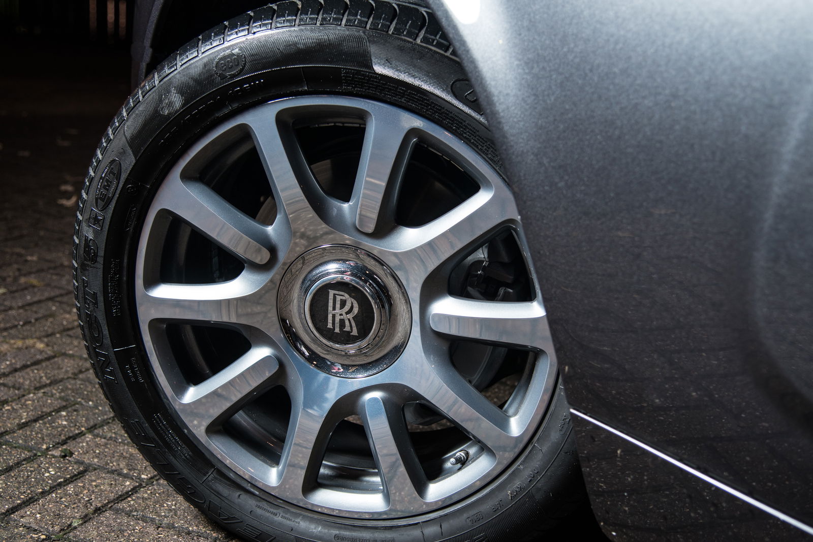 What It's Really Like Driving A Rolls-Royce