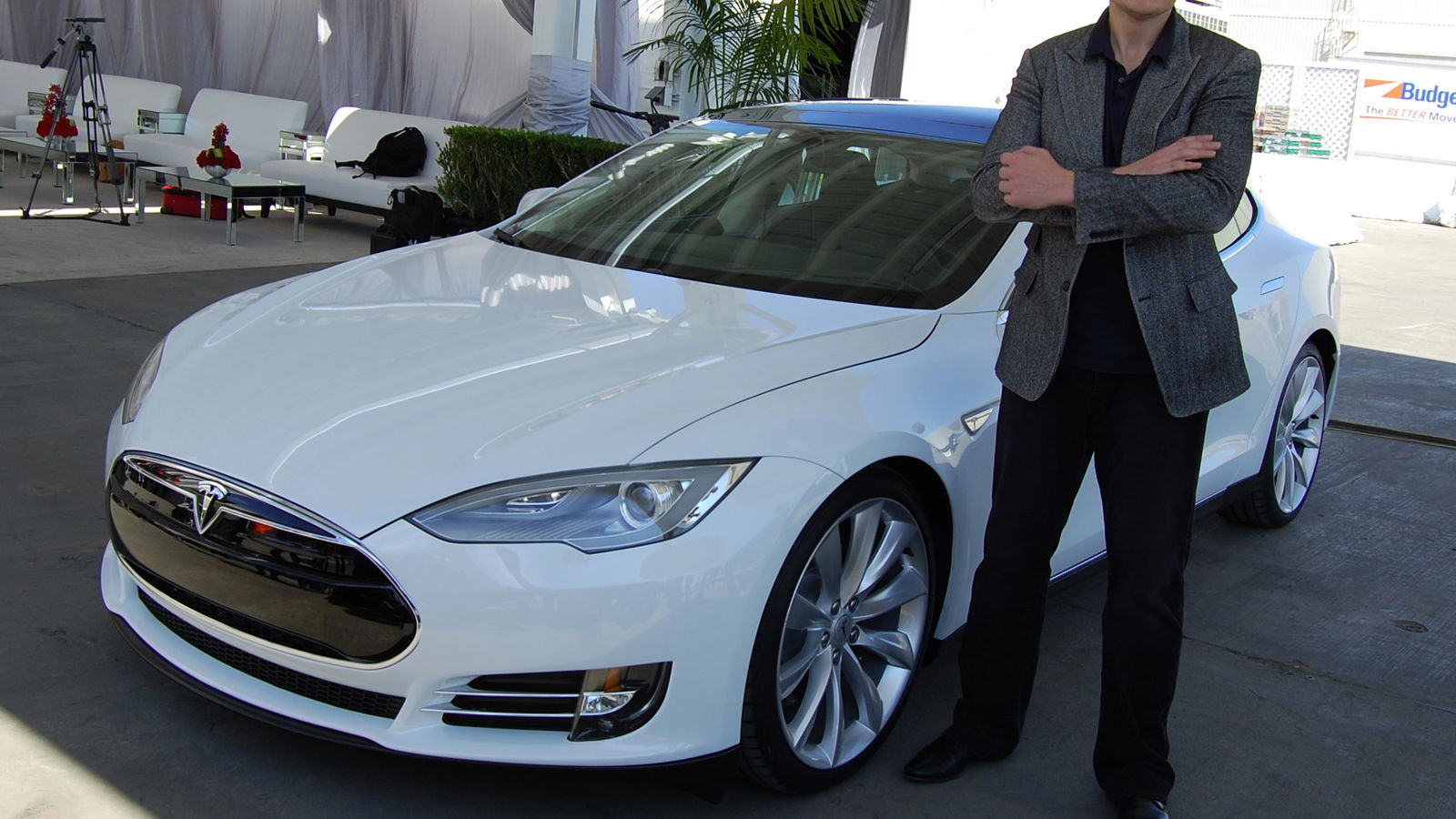4 Ways Tesla Screwed Up With The Model X