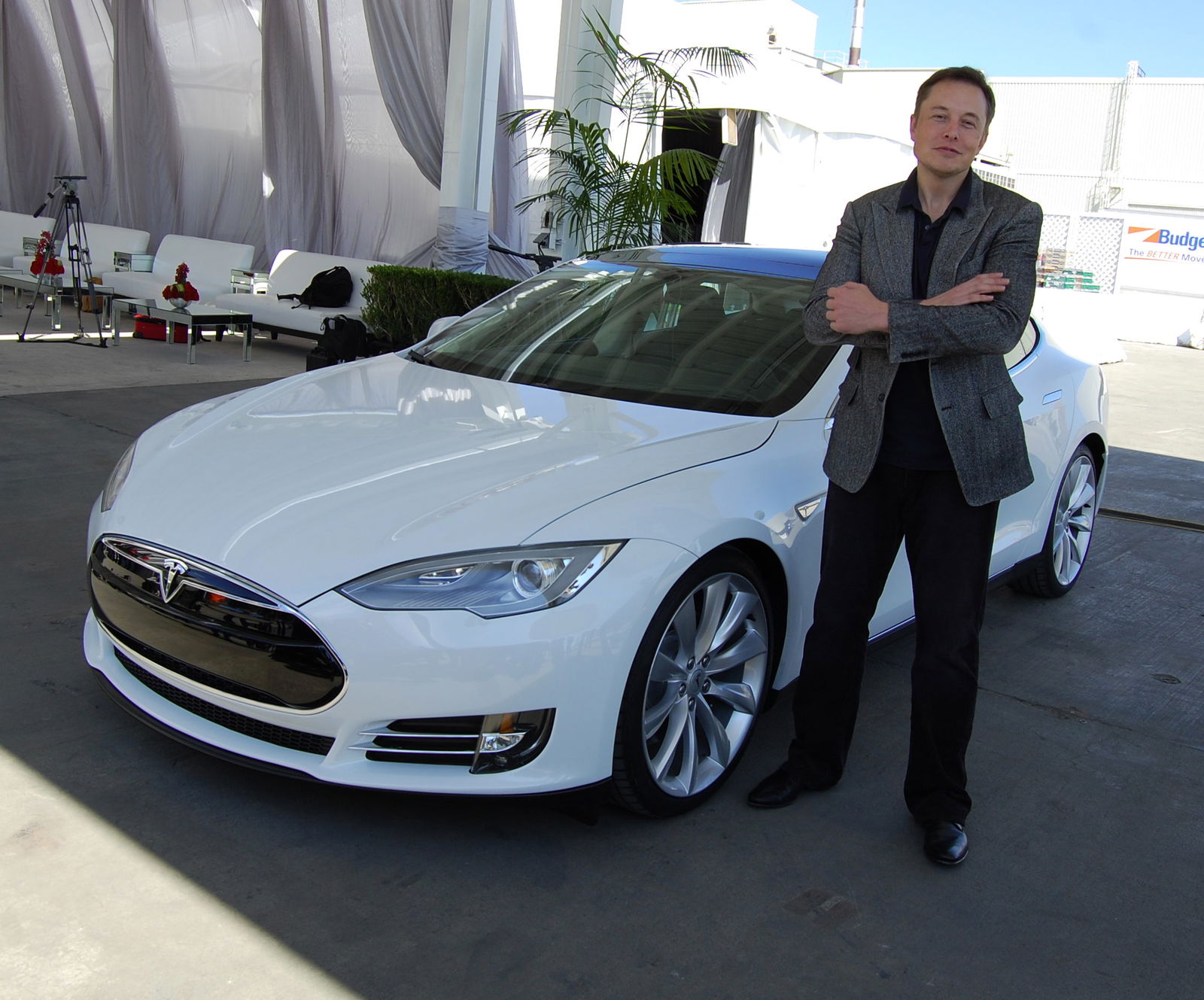 4 Ways Tesla Screwed Up With The Model X