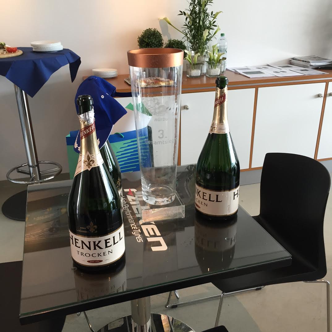 Champagne and the bronze trophy for Falken's 997 GT3 R team