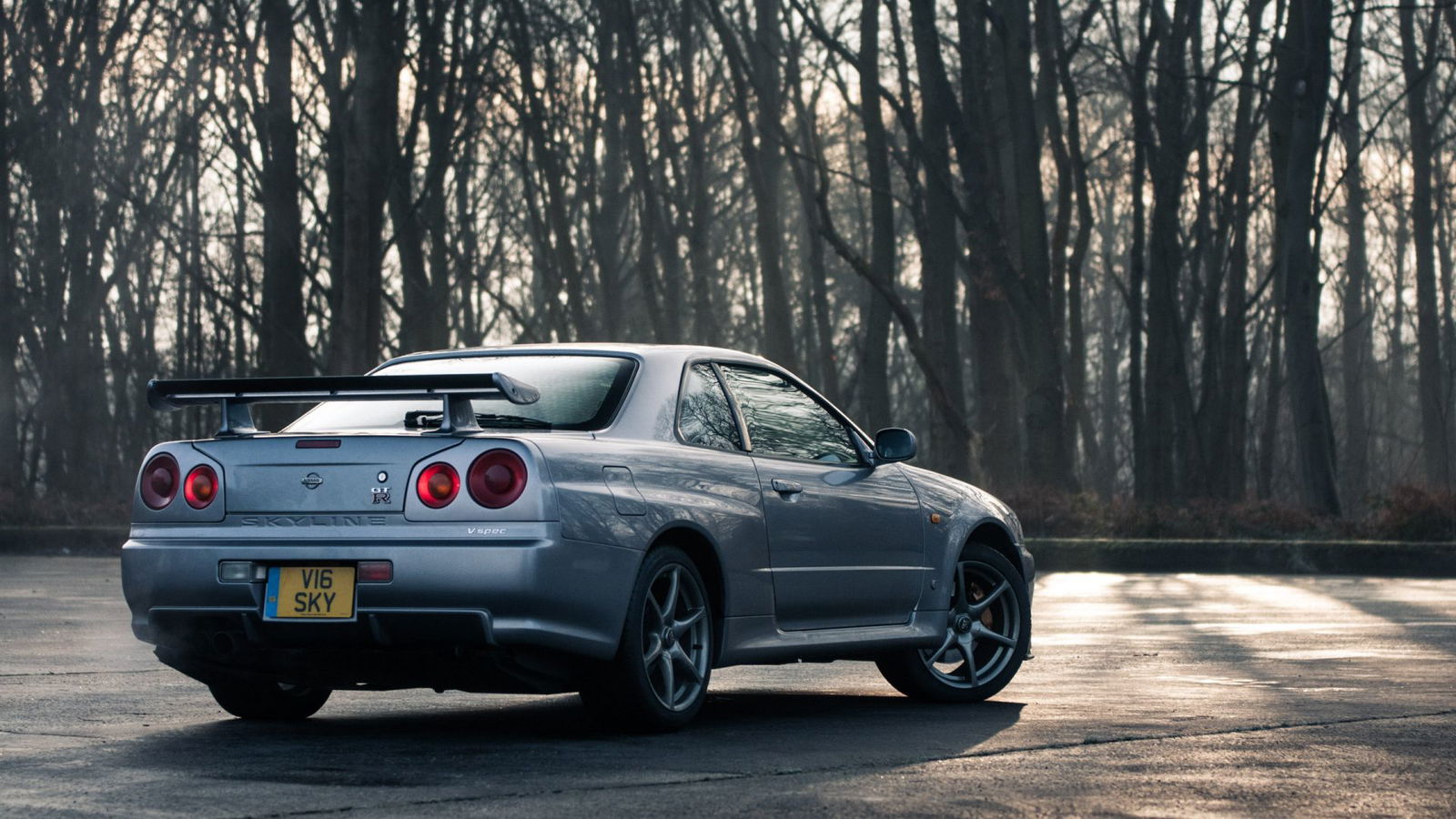 5 Fast Cars With Surprisingly Rubbish Gear Shifts