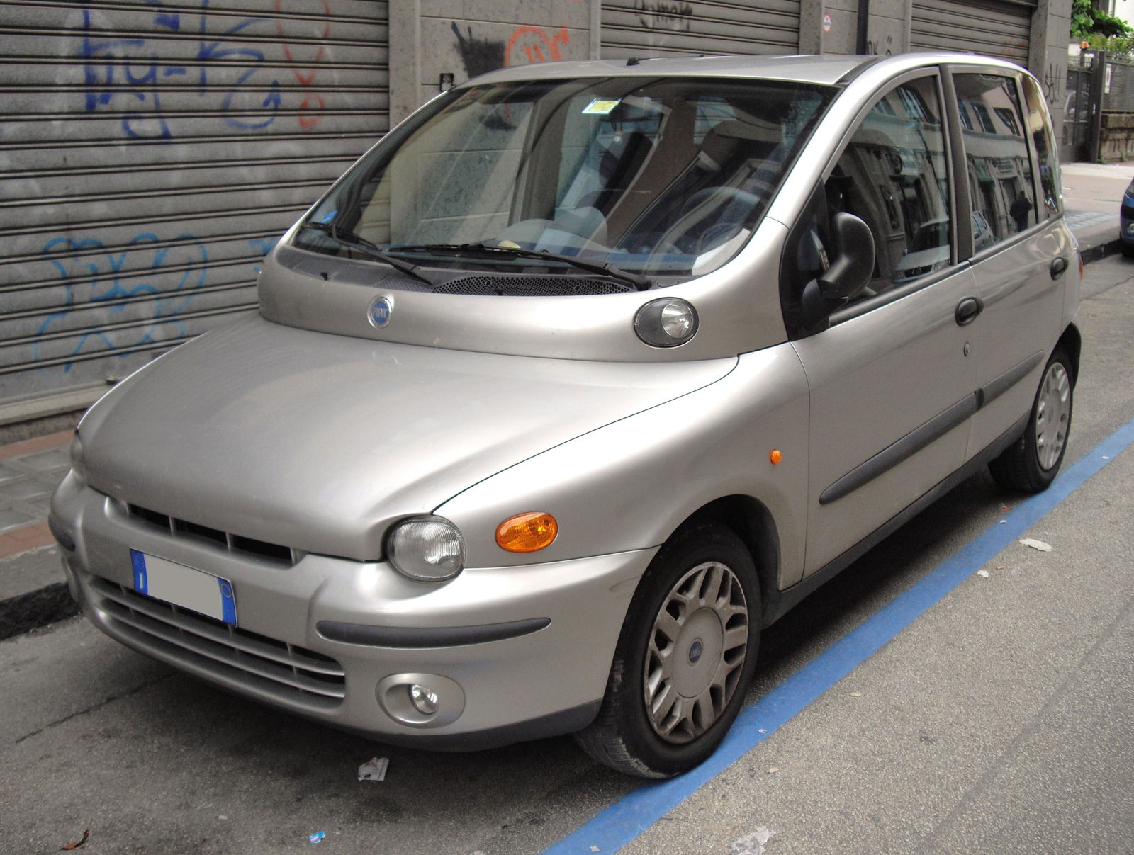 10 Cars Hilariously Reviewed Using Only Emojis