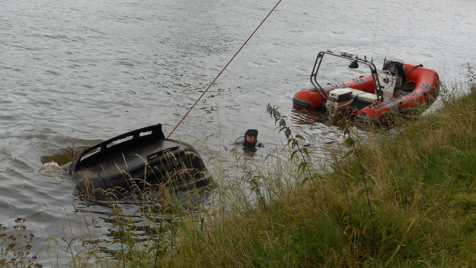 This Is What It Looks Like When A Ford Focus RS Is Unceremoniously Dumped Into A River