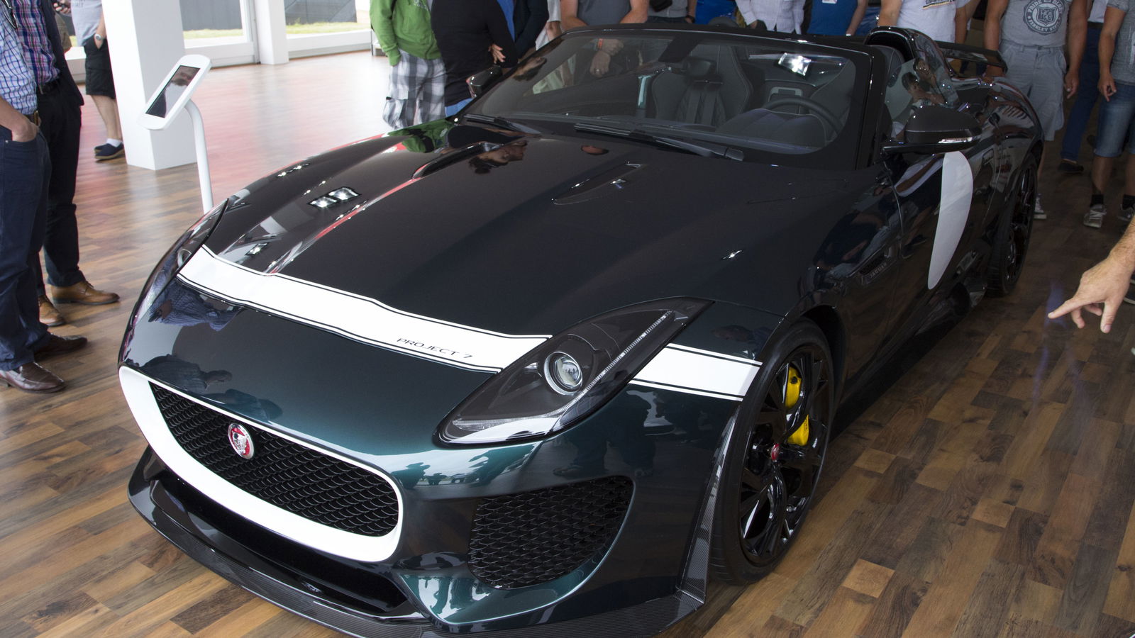 Here Are 7 Awesome Images Of The Stunning Jag F-Type Project 7'