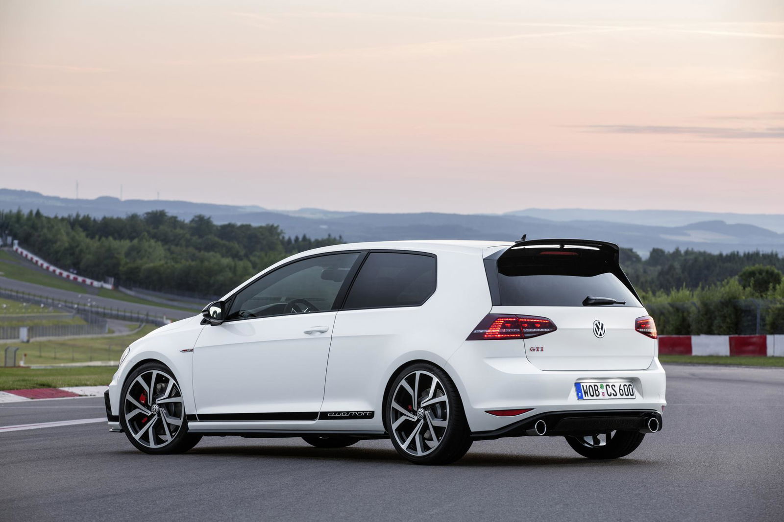 The VW Golf GTI Clubsport Is A 286bhp Birthday Celebration