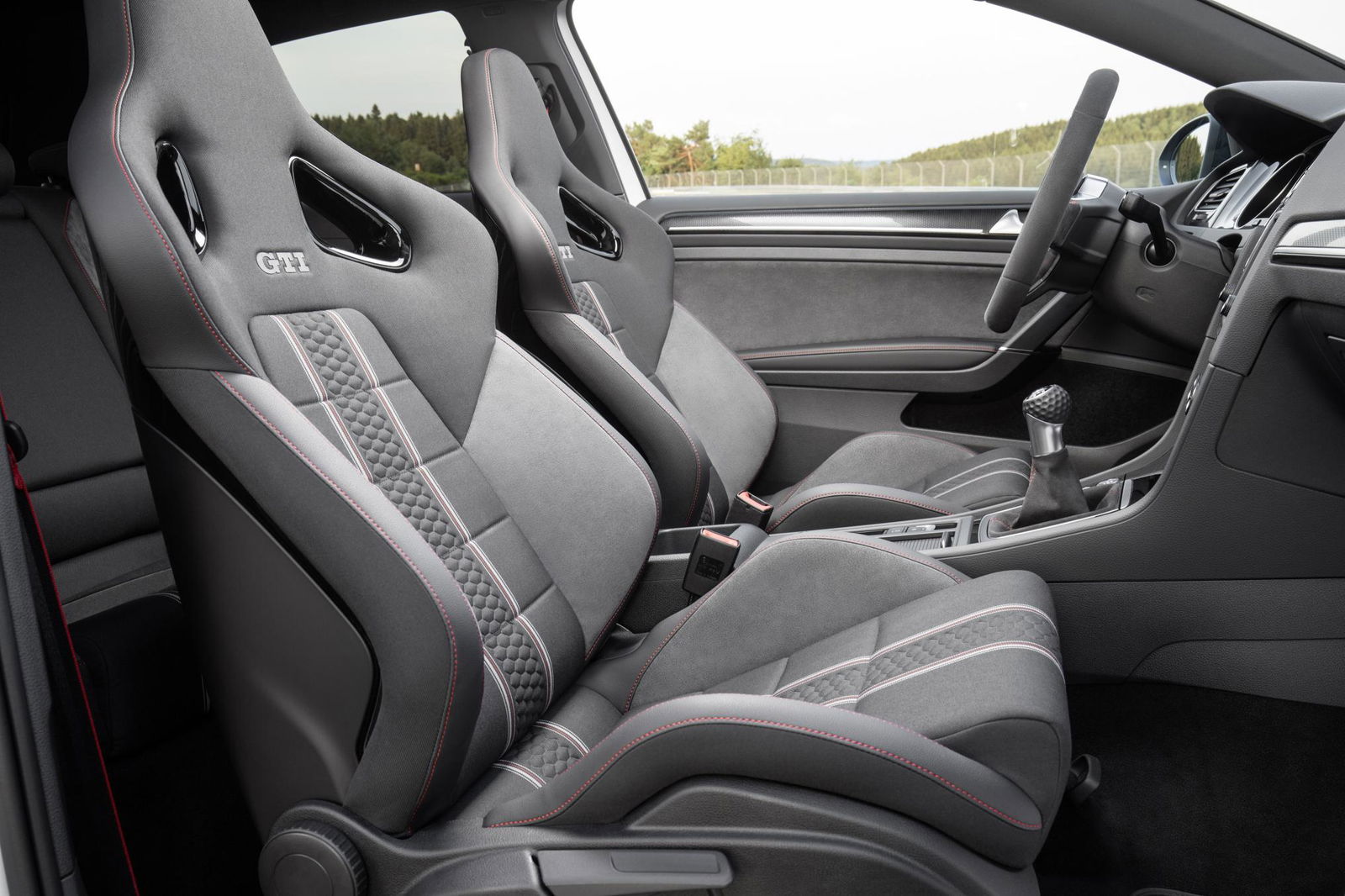 The VW Golf GTI Clubsport Is A 286bhp Birthday Celebration