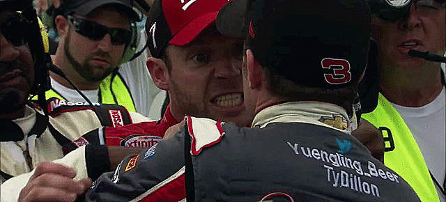 24 Crazy Nascar Gifs That Will Have You On The Edge Of Your Seat