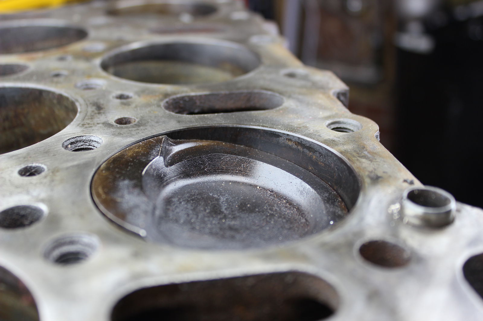 VR6 engine block and piston