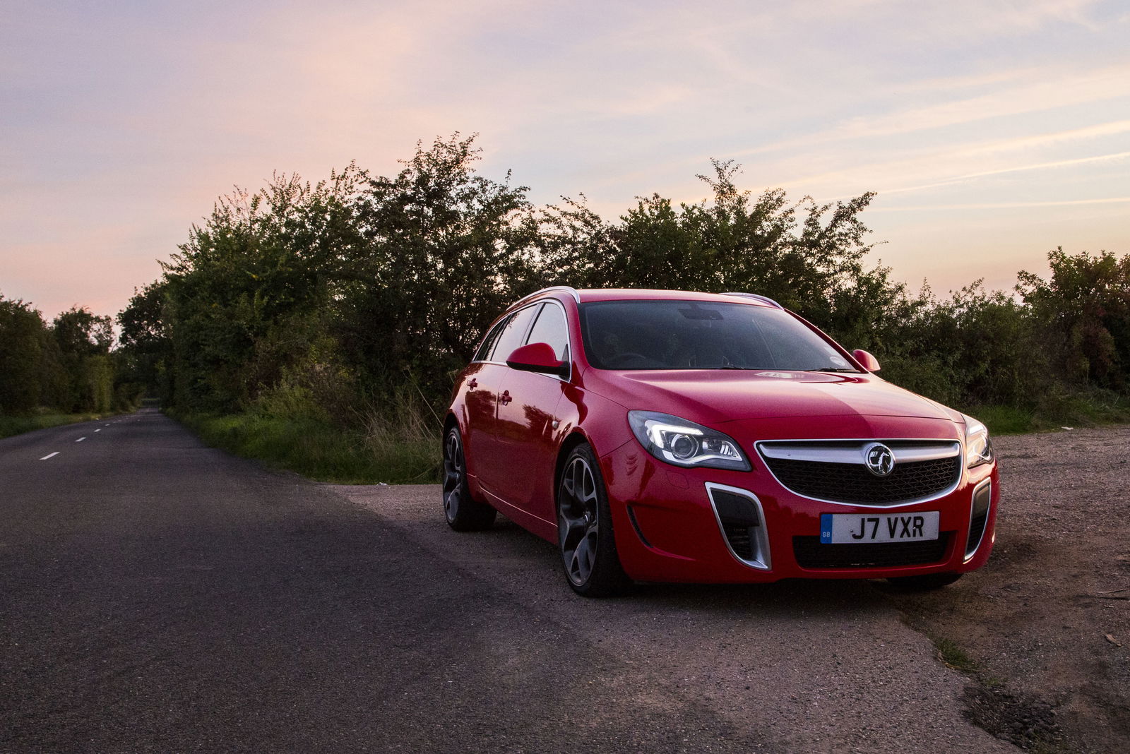 Vauxhall's 321bhp, 165mph Insignia VXR Is A Seductive Super Estate And One Hell Of A Bargain 