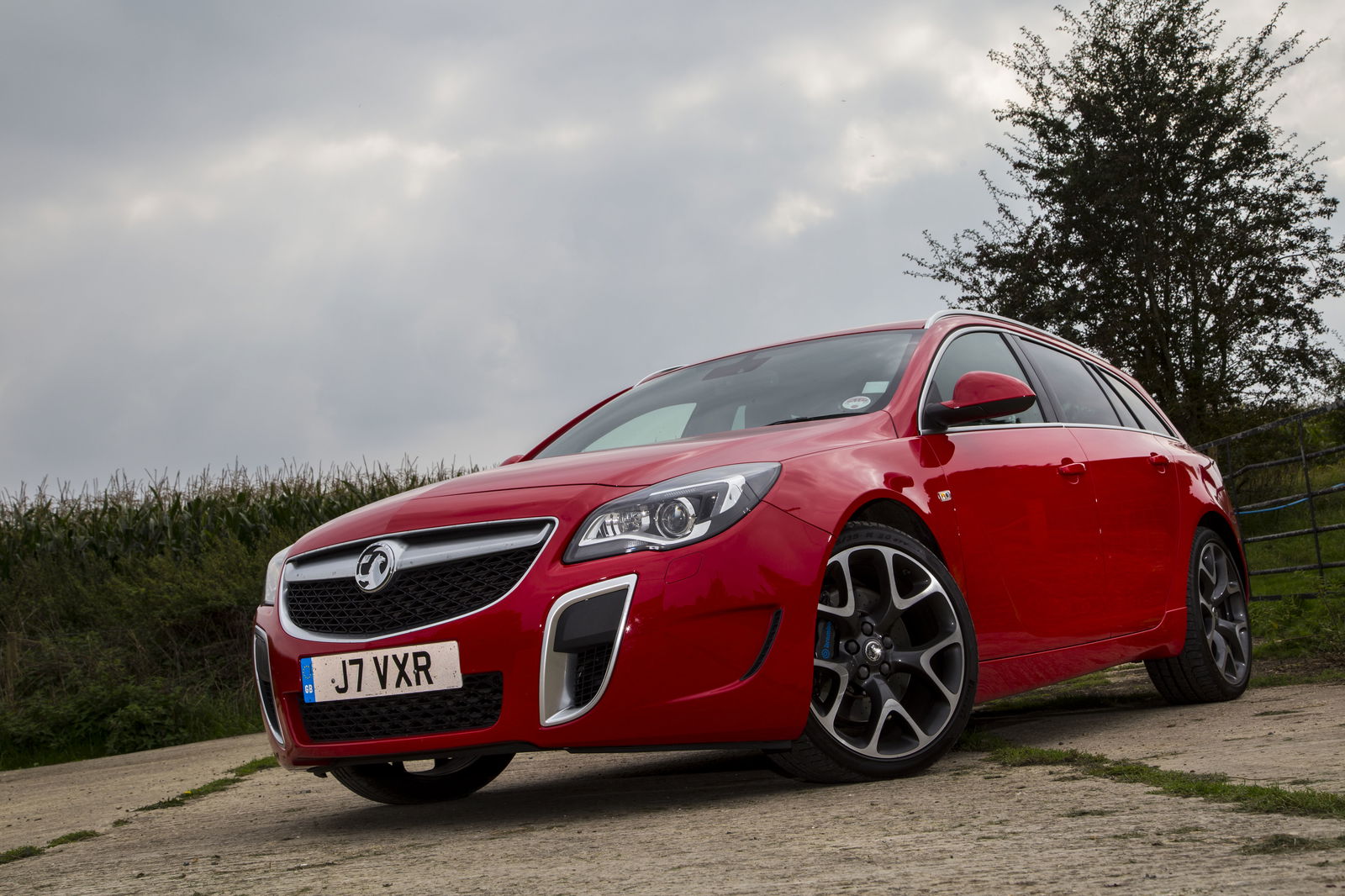The Vauxhall Vectra VXR Is A Boistrous Super Saloon That Could Be Yours From £5k