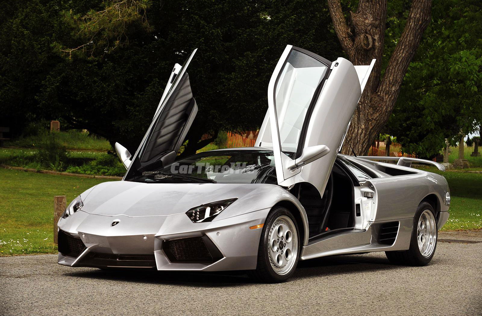 10 Iconic Old Cars With Modern Front-End Swaps 