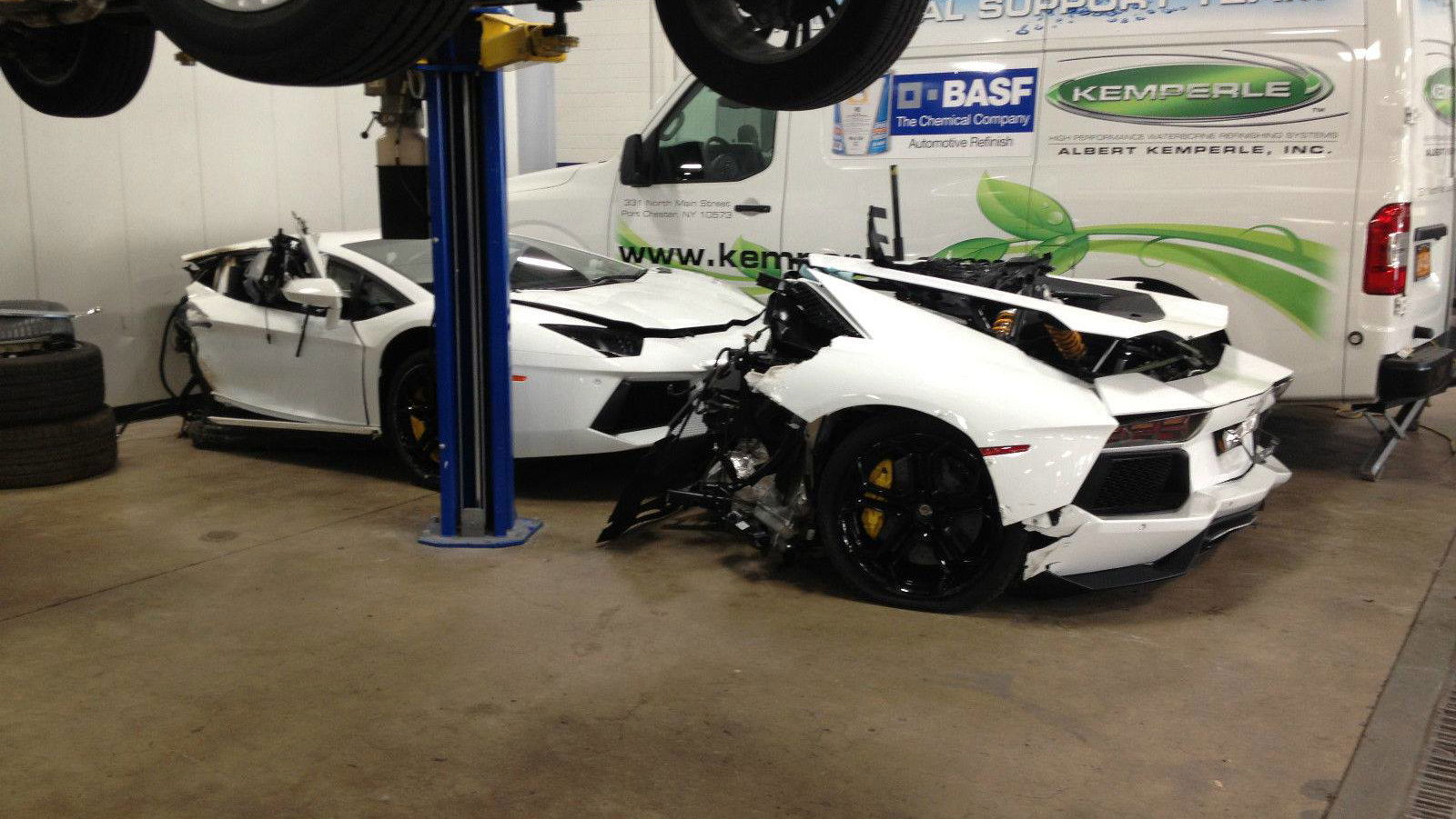 $125,000 For This Lamborghini Would Be A Bargain If It Wasn't Snapped In Half
