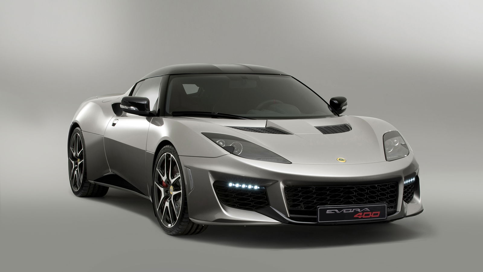 The Lotus Evora 400 Is A 186mph Cayman GT4-Fighting Road Rocket 