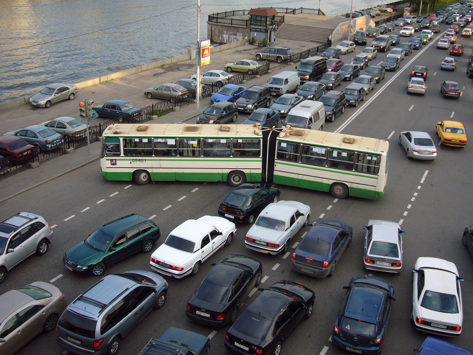 8 Stupid Things All Bad Drivers Are Guilty Of