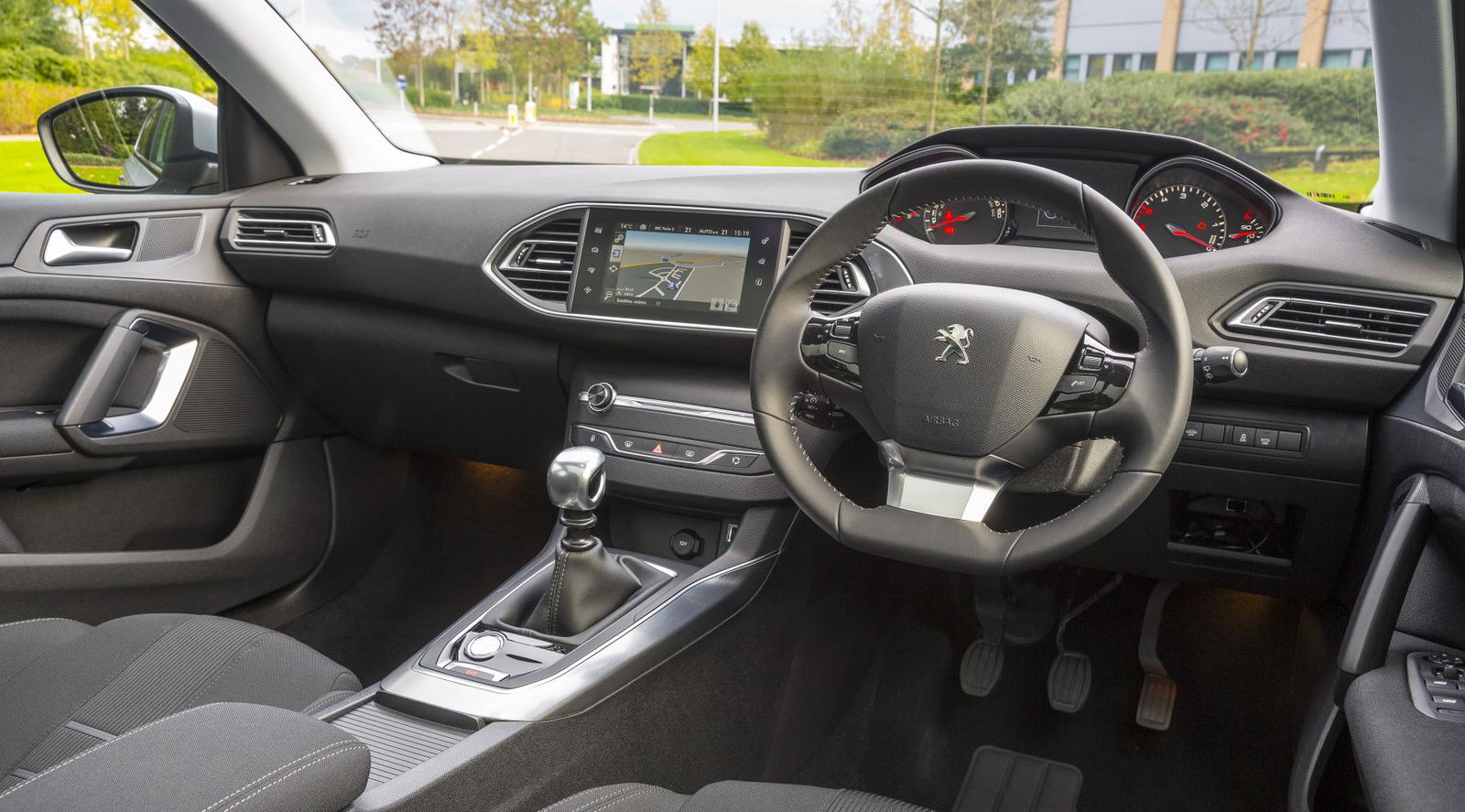 5 Reasons Why In-Car Media Systems Infuriate Me