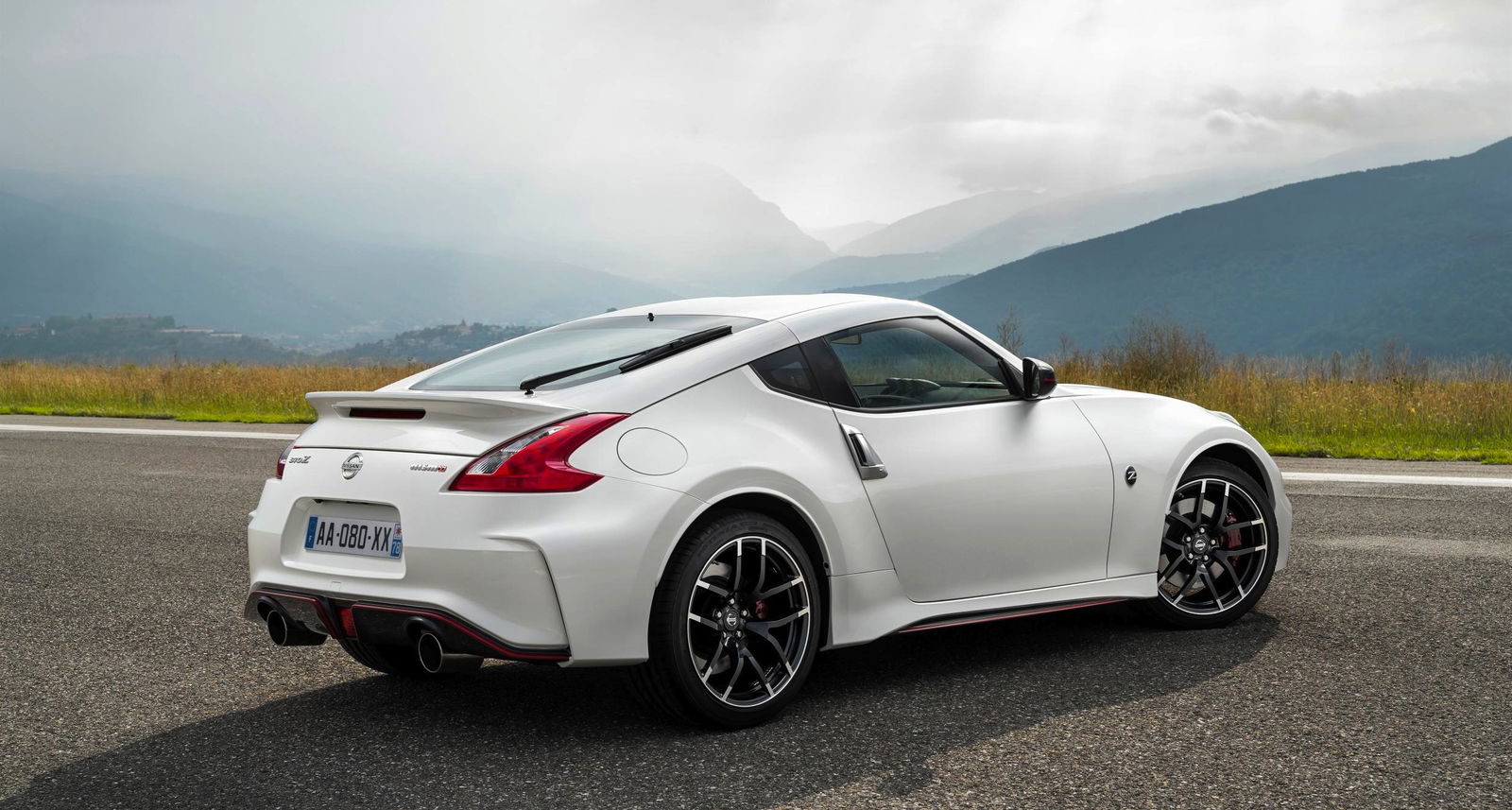 Nissan's 370Z Range Gets A Makeover, With The Nismo Losing Dat Wing