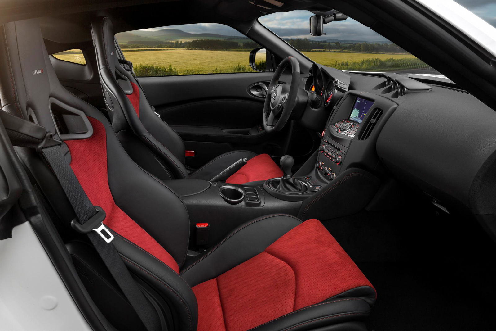 Nissan's 370Z Range Gets A Makeover, With The Nismo Losing Dat Wing