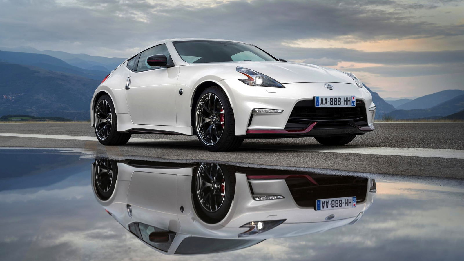 Nissan's 370Z Range Gets A Makeover, With The Nismo Losing Dat Wing