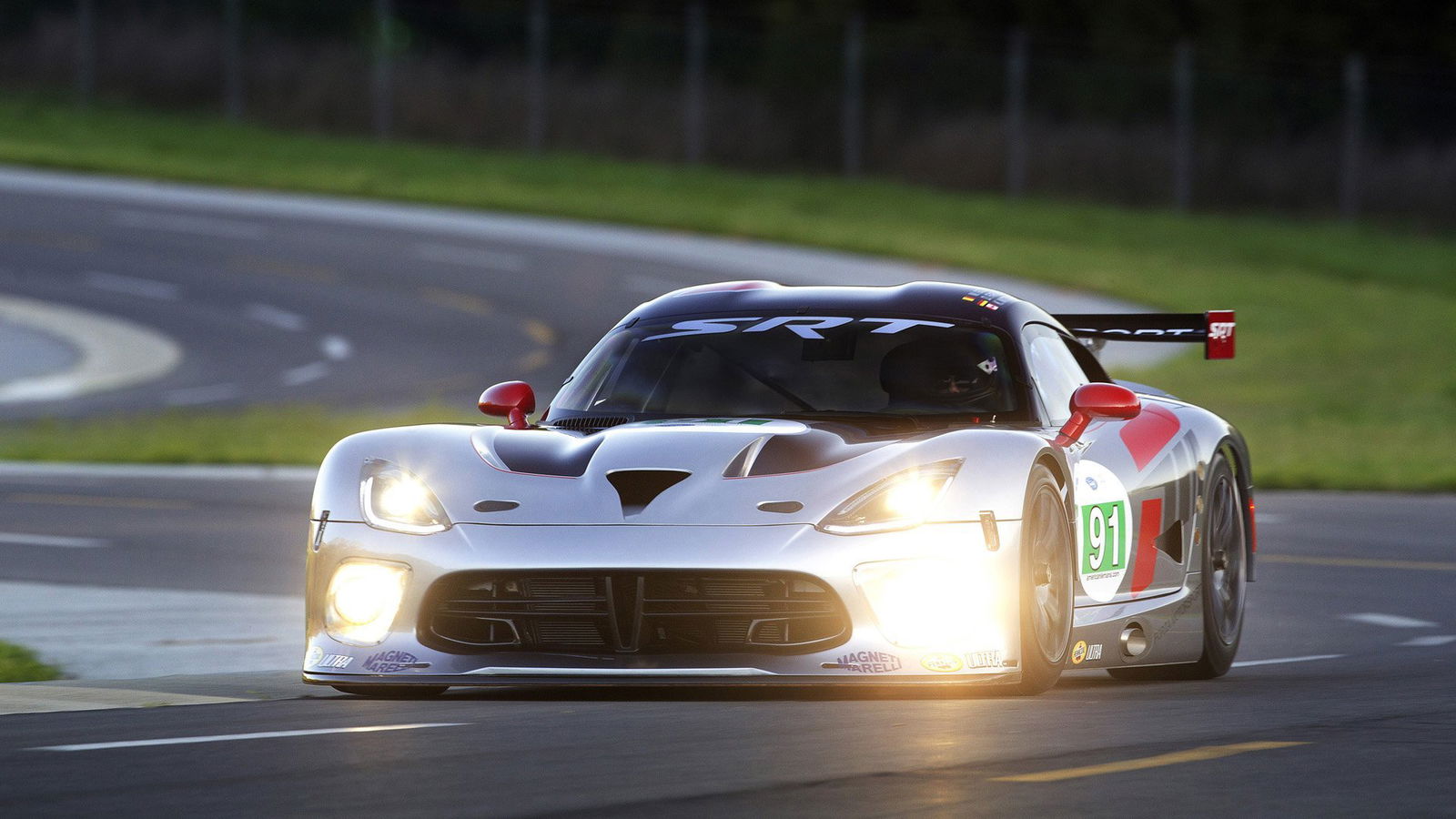 This SRT Viper GTS-R Pic Wants To Be Your New Desktop Wallpaper 