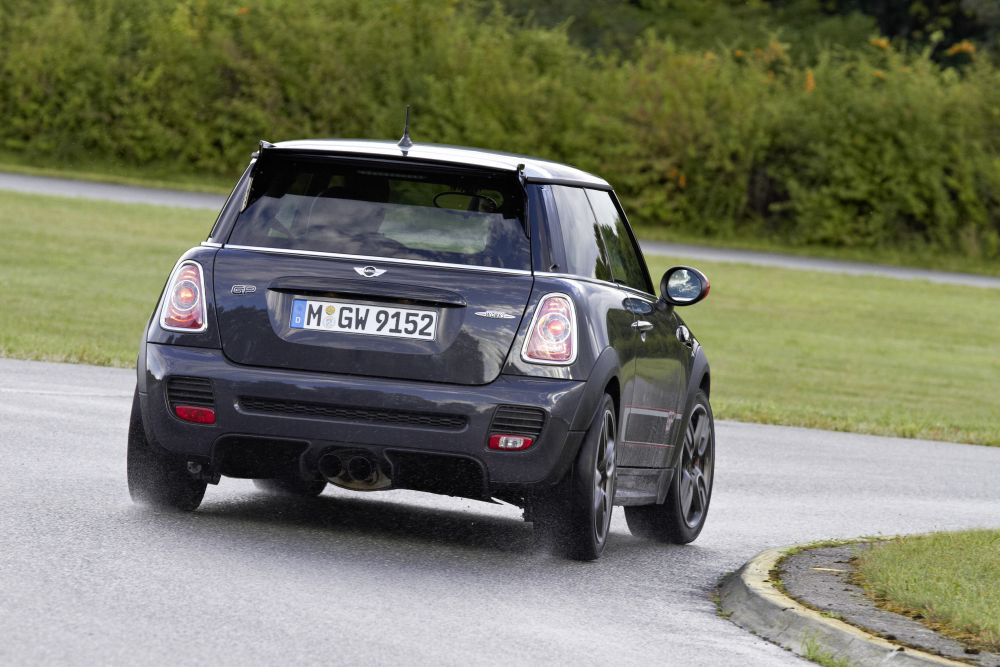 6 Things You Didn’t Know You Were Doing Wrong When Driving Fast