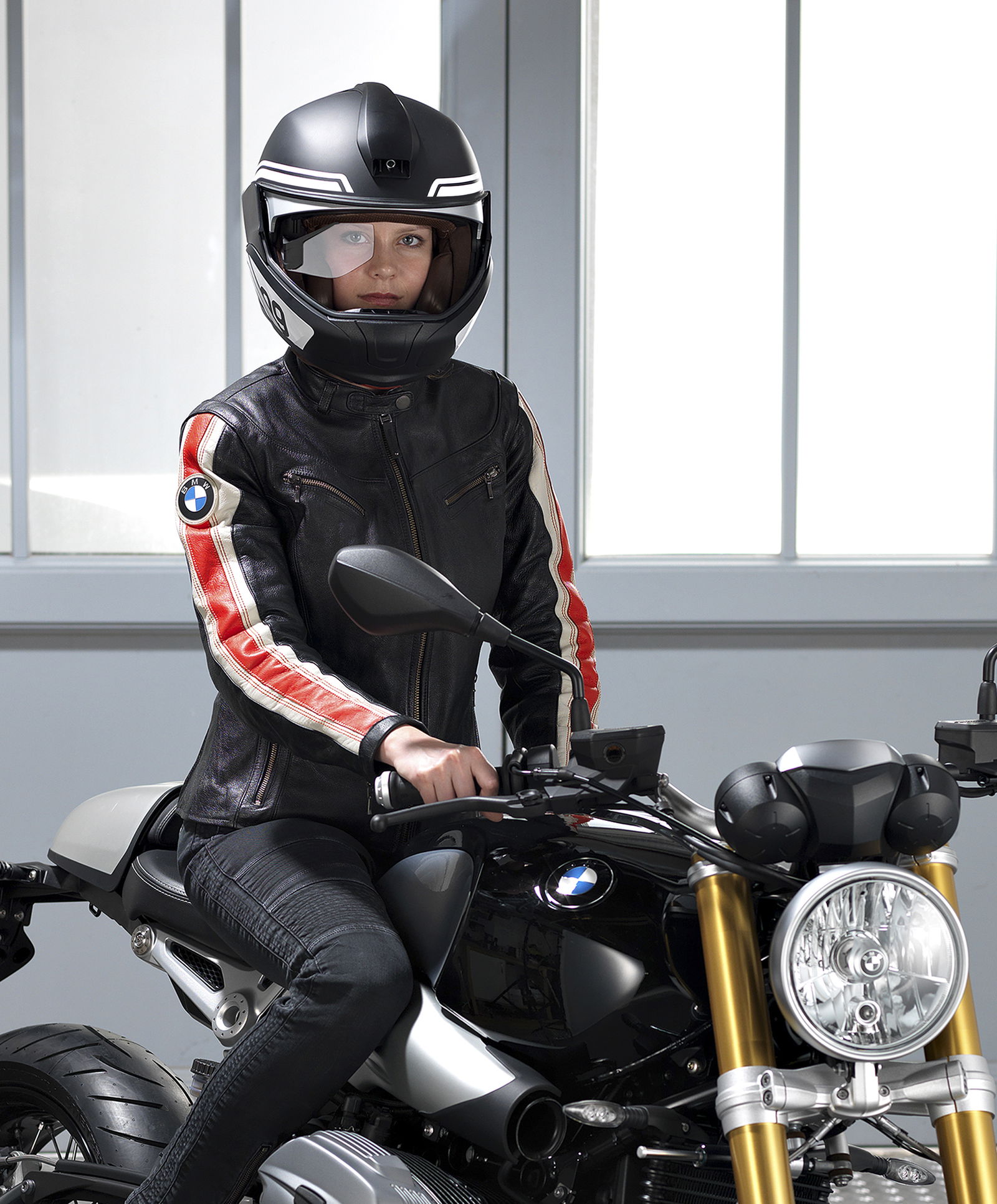  BMW Debuts Incredible Life Saving ‘Smart’ Bike Tech