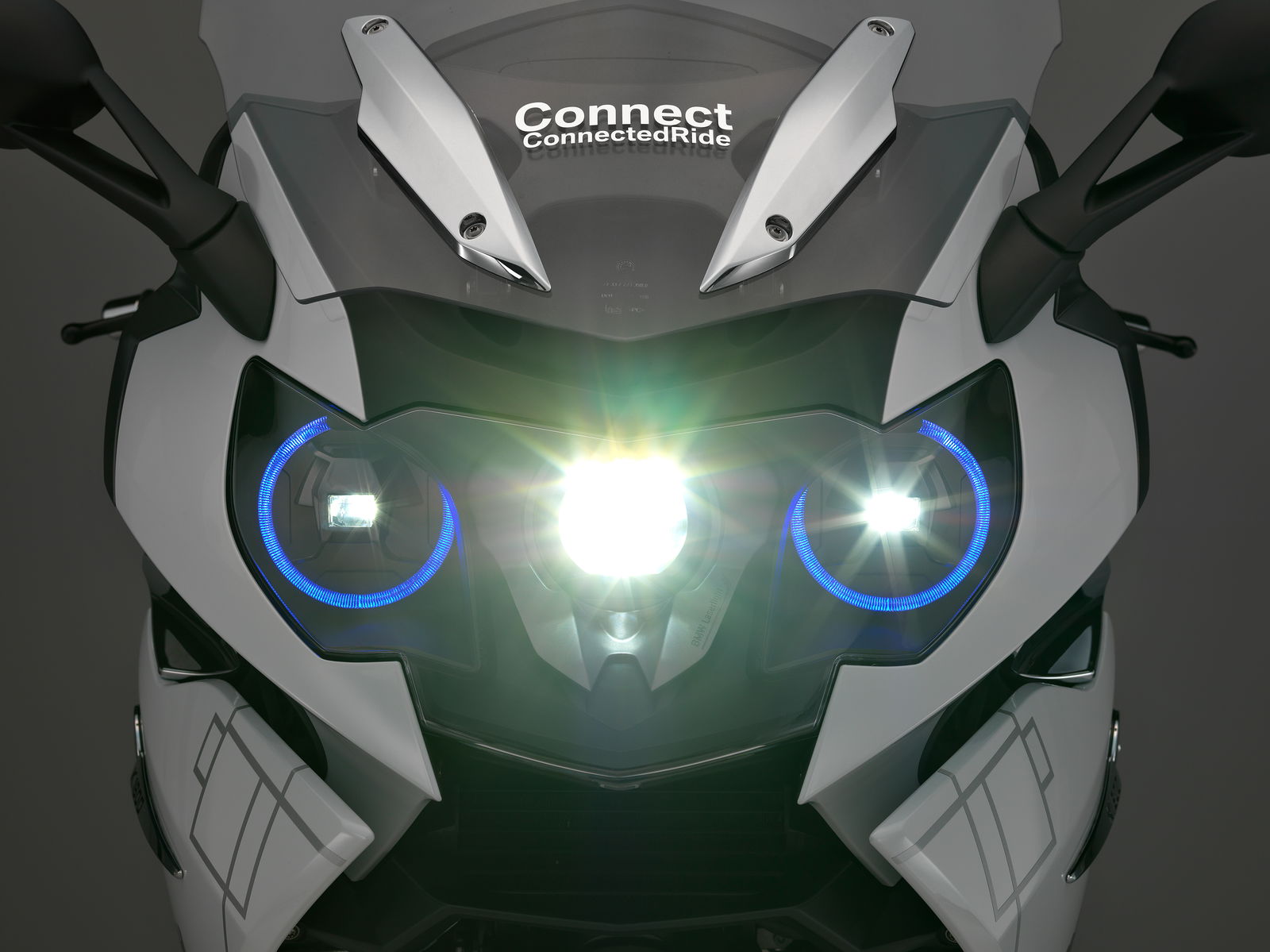  BMW Debuts Incredible Life Saving ‘Smart’ Bike Tech