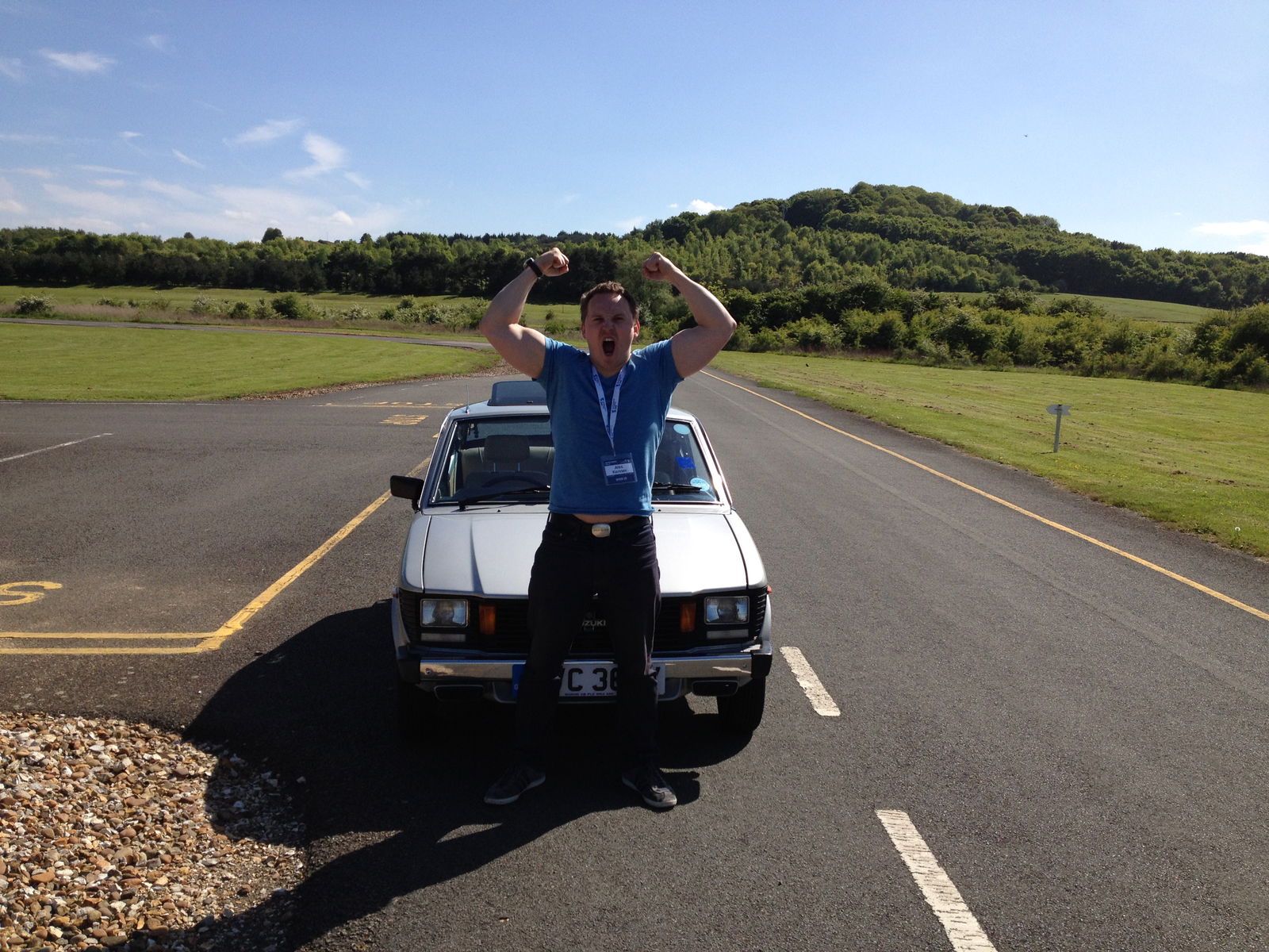 This photo gives you a sense of Whizzkid's tiny dimensions...I'm only 5ft 7in! 