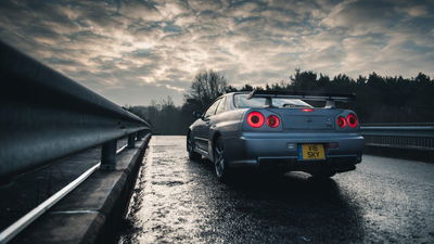 The R34 is powered by the famous 2.6-litre RB26DETT engine with 