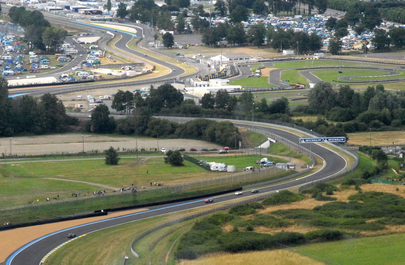Compare The Mad Speeds Of F1 And LMP1 At Eau Rouge