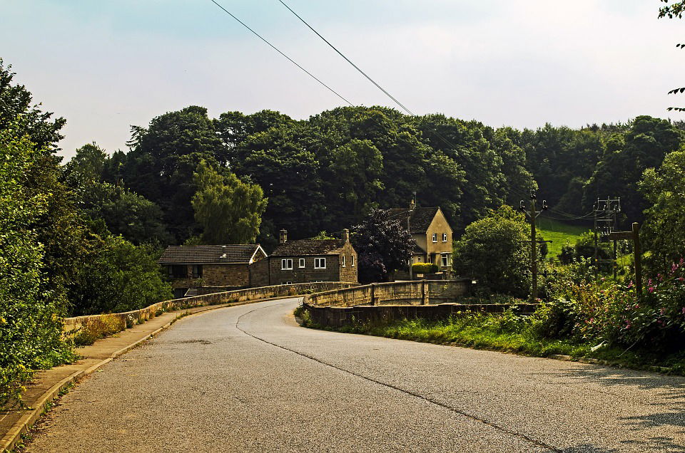 Removing White Lines From Roads Is A Dumb Idea That's Actually Happening In Britain