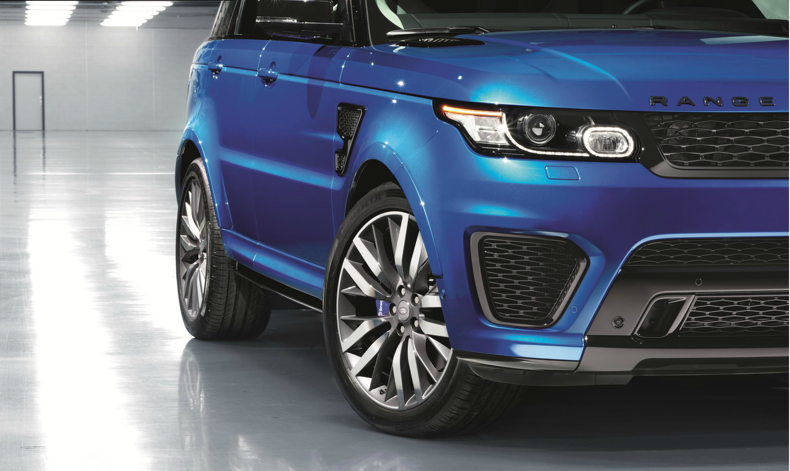 Meet The Range Rover Sport SVR: A 543bhp Supercharged 4x4 That'll Destroy Any Terrain 