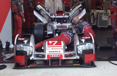 Alex was granted access to the pit area before the race. You can see mechanics making the final adjustments