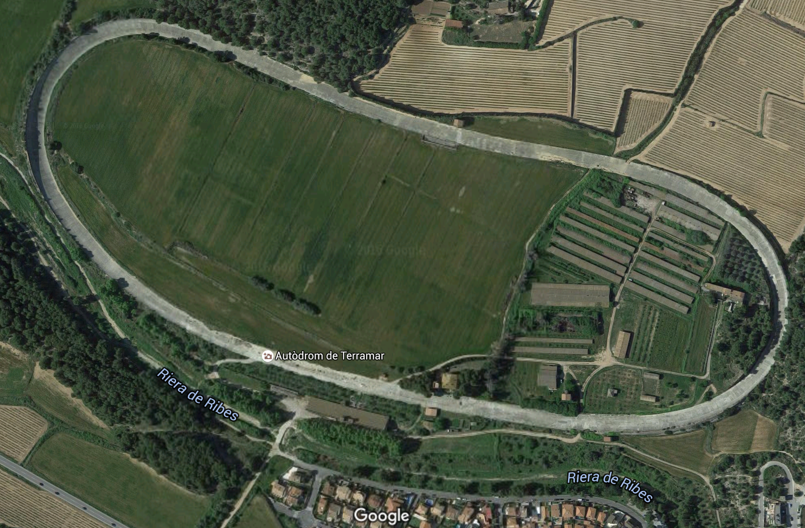 I Drove On A Terrifying Concrete Oval Circuit That's Been Abandoned Since The 50s
