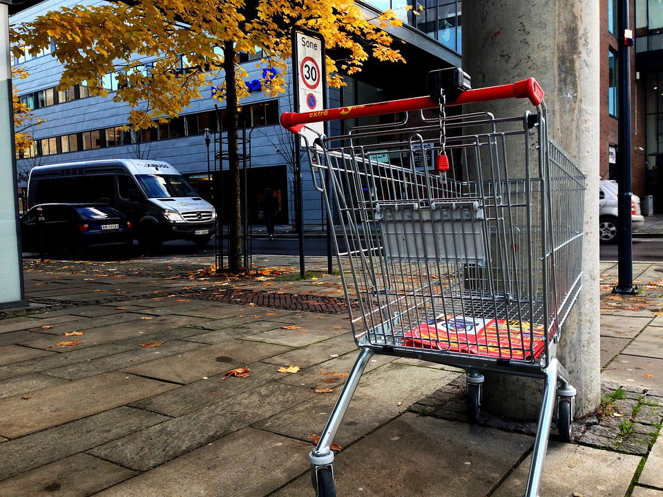 5 Ways To Spot A Petrolhead In Everyday Social Situations