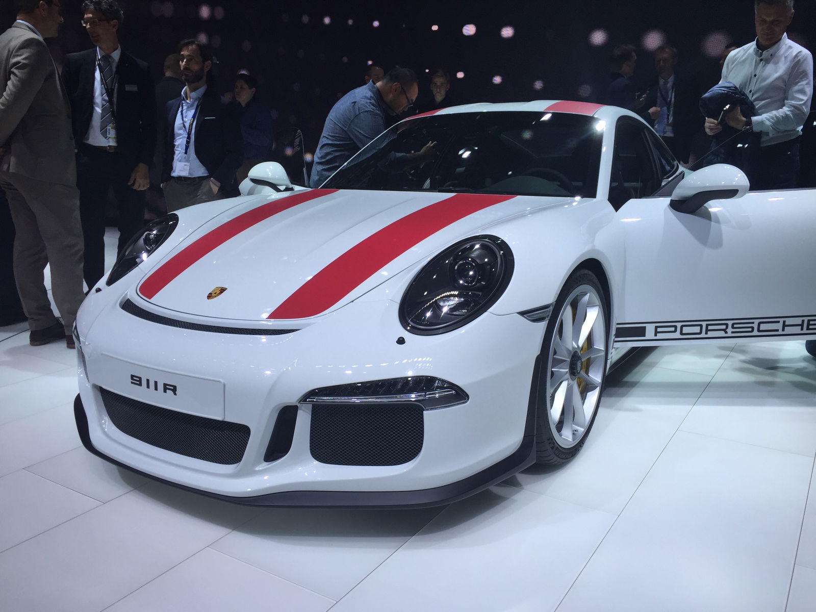 Here's The Porsche 911 R In All Its 493bhp Manual Gearbox Glory