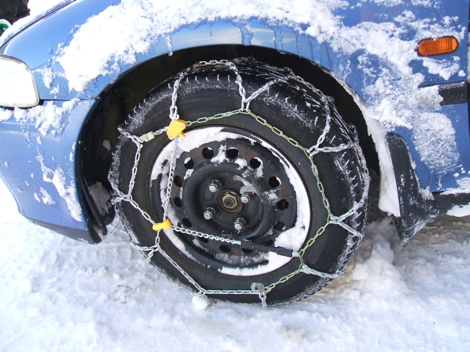 7 Things You Should Never Do When Driving In Bad Weather