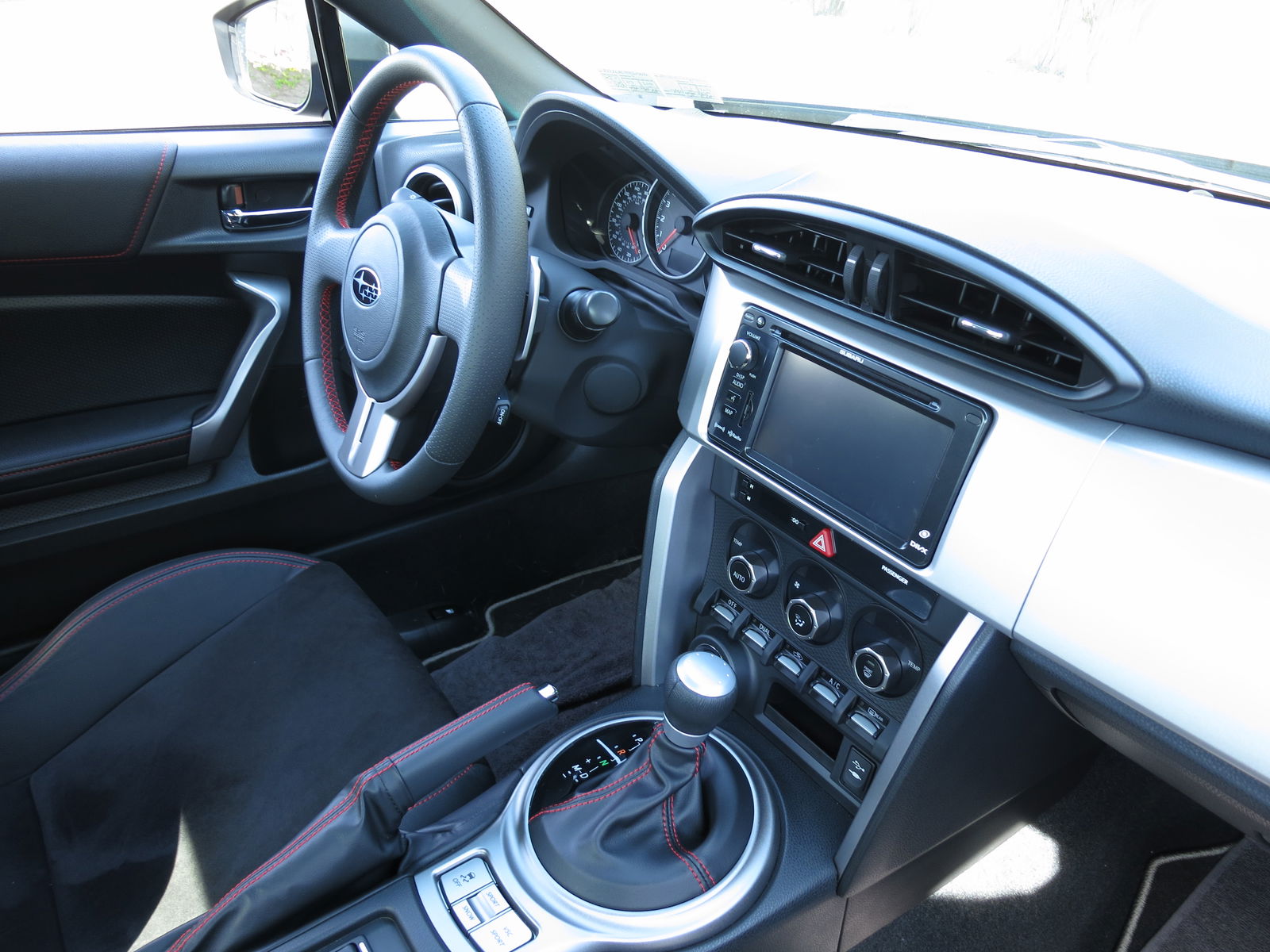 5 Old-School Innovations We Desperately Want Back In Modern Cars