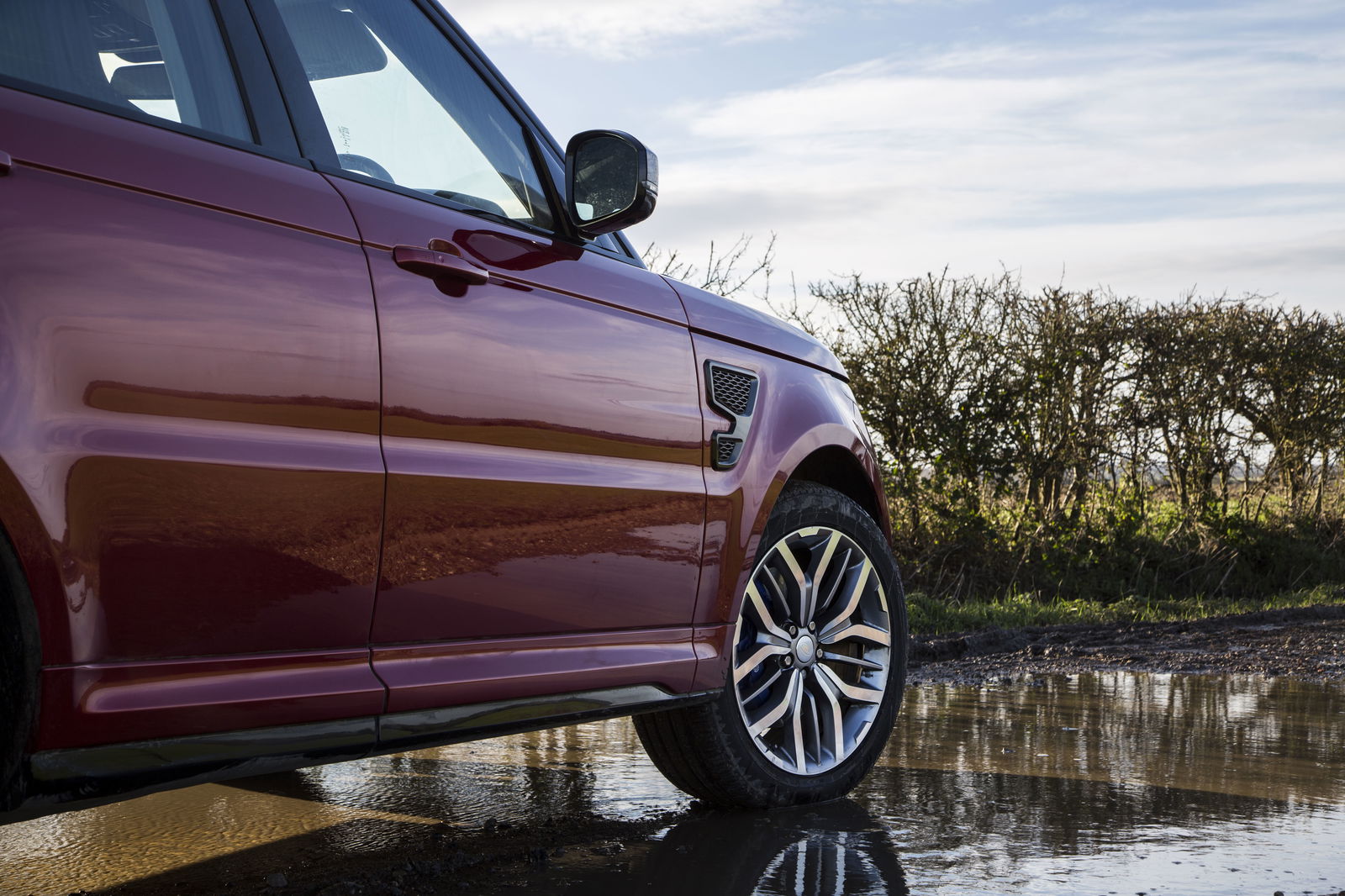 How The Range Rover Sport SVR Proves Pointless Cars Are The Most Entertaining