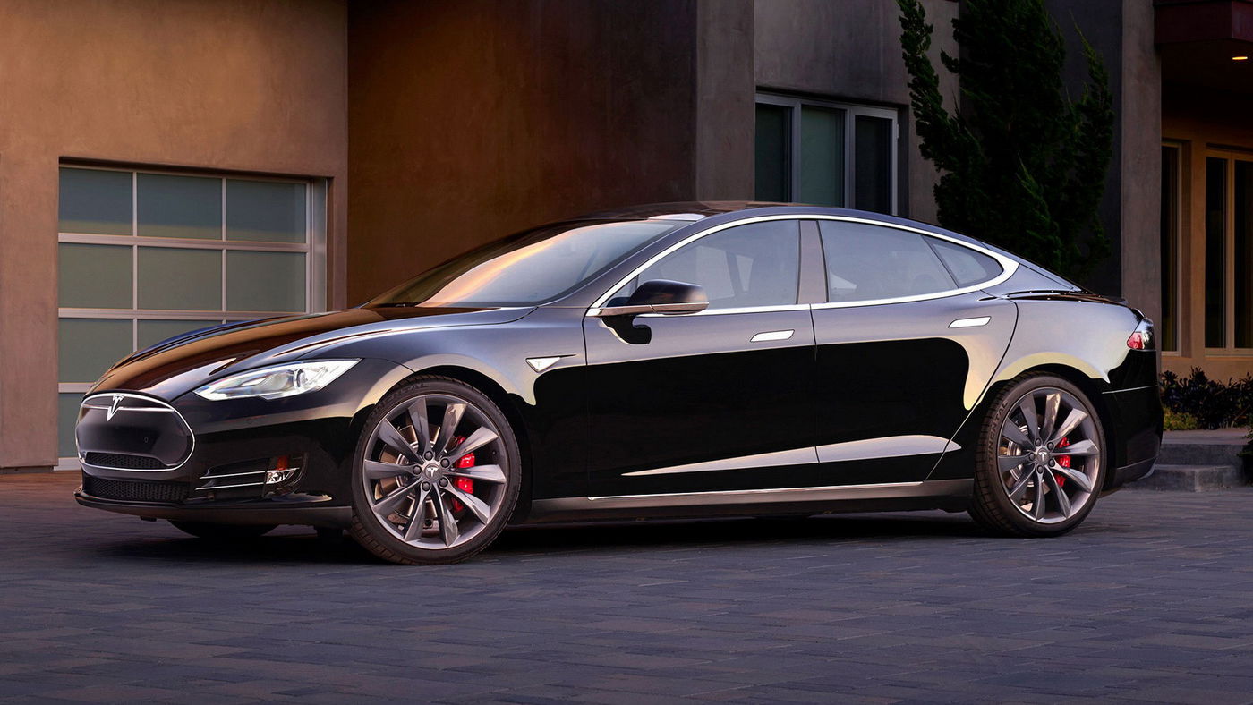 Owners Are Suing Tesla Because Their 'Insane' P85Ds Are Too Slow