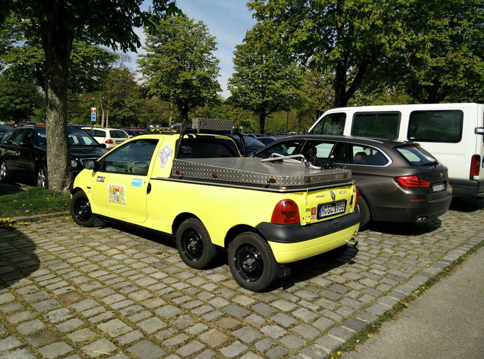 Forget Mercedes, This Renault Twingo 6x6 Is Where It's At 