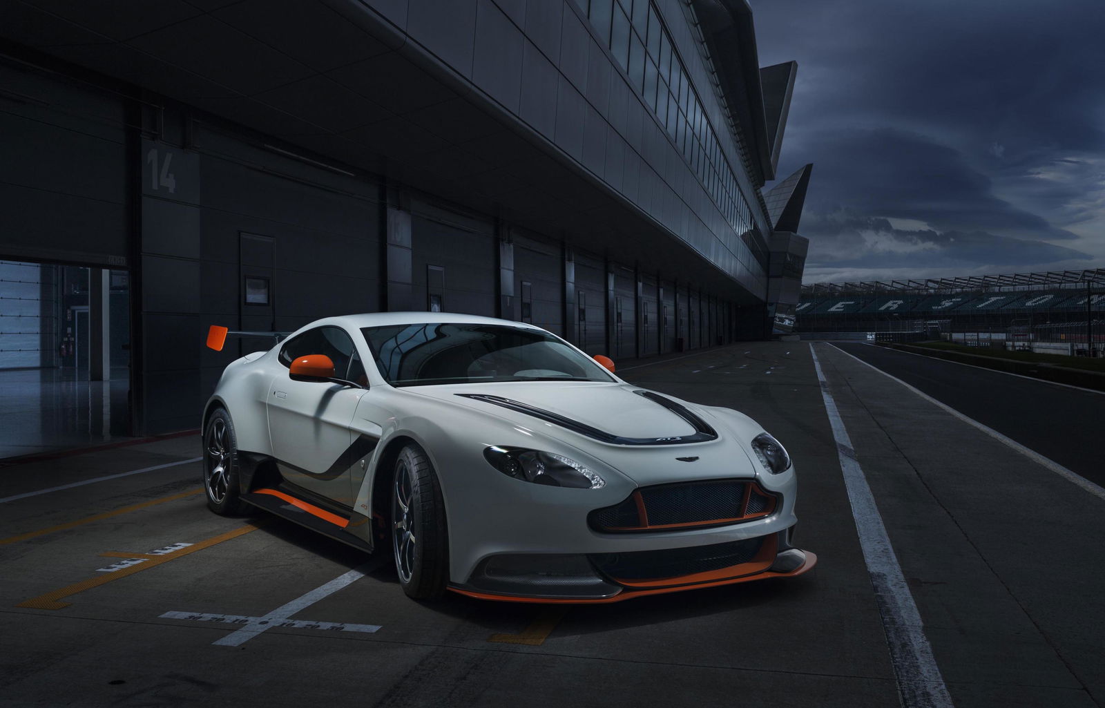 8 Awesome Cars From Non-Racing Games