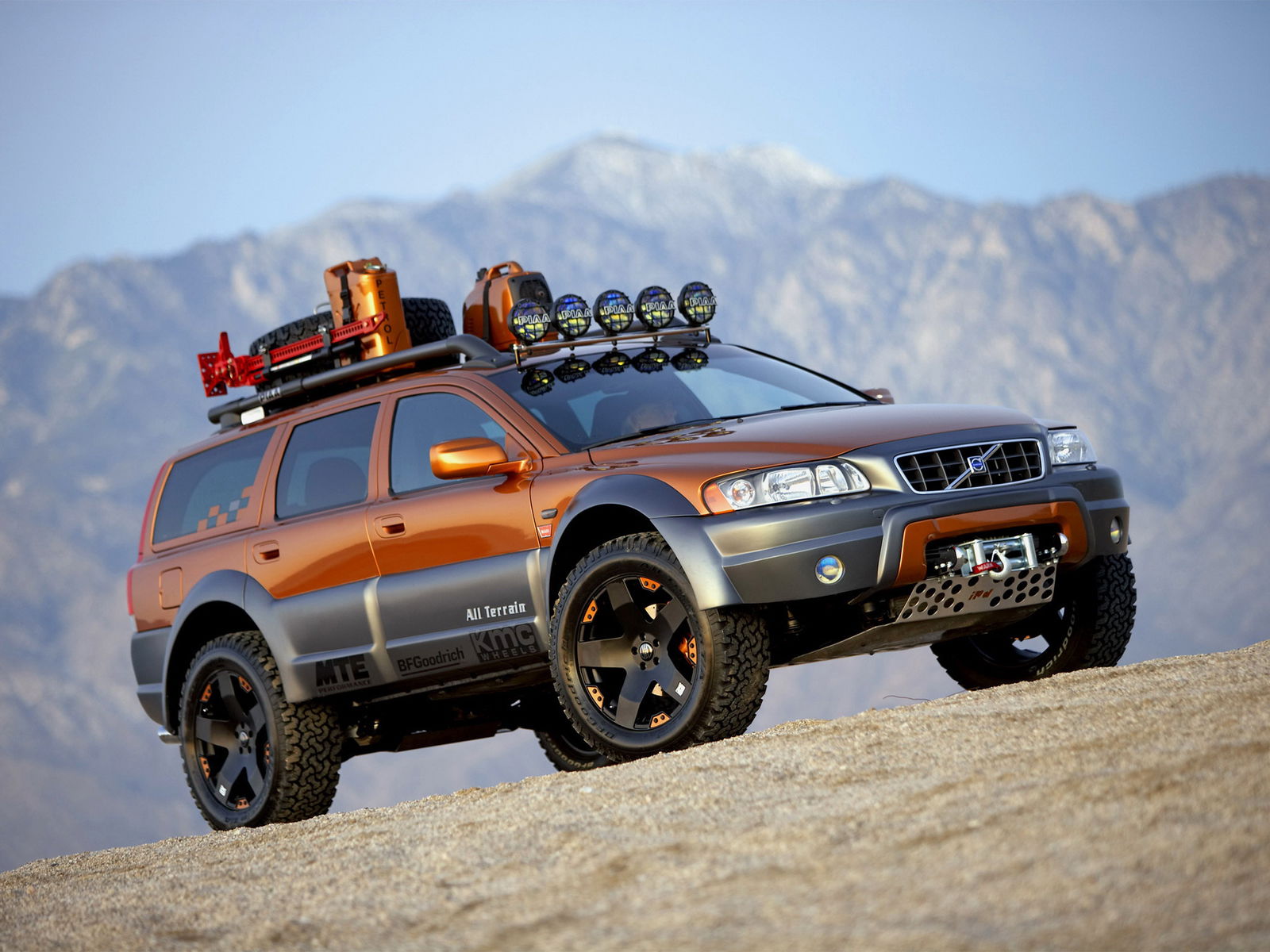 8 Lifted Cars That Look Absolutely Amazing 